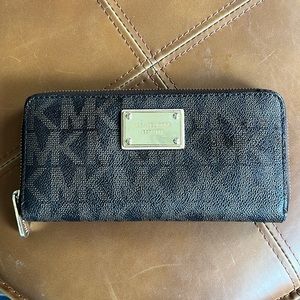 Michael Kors zip up wallet